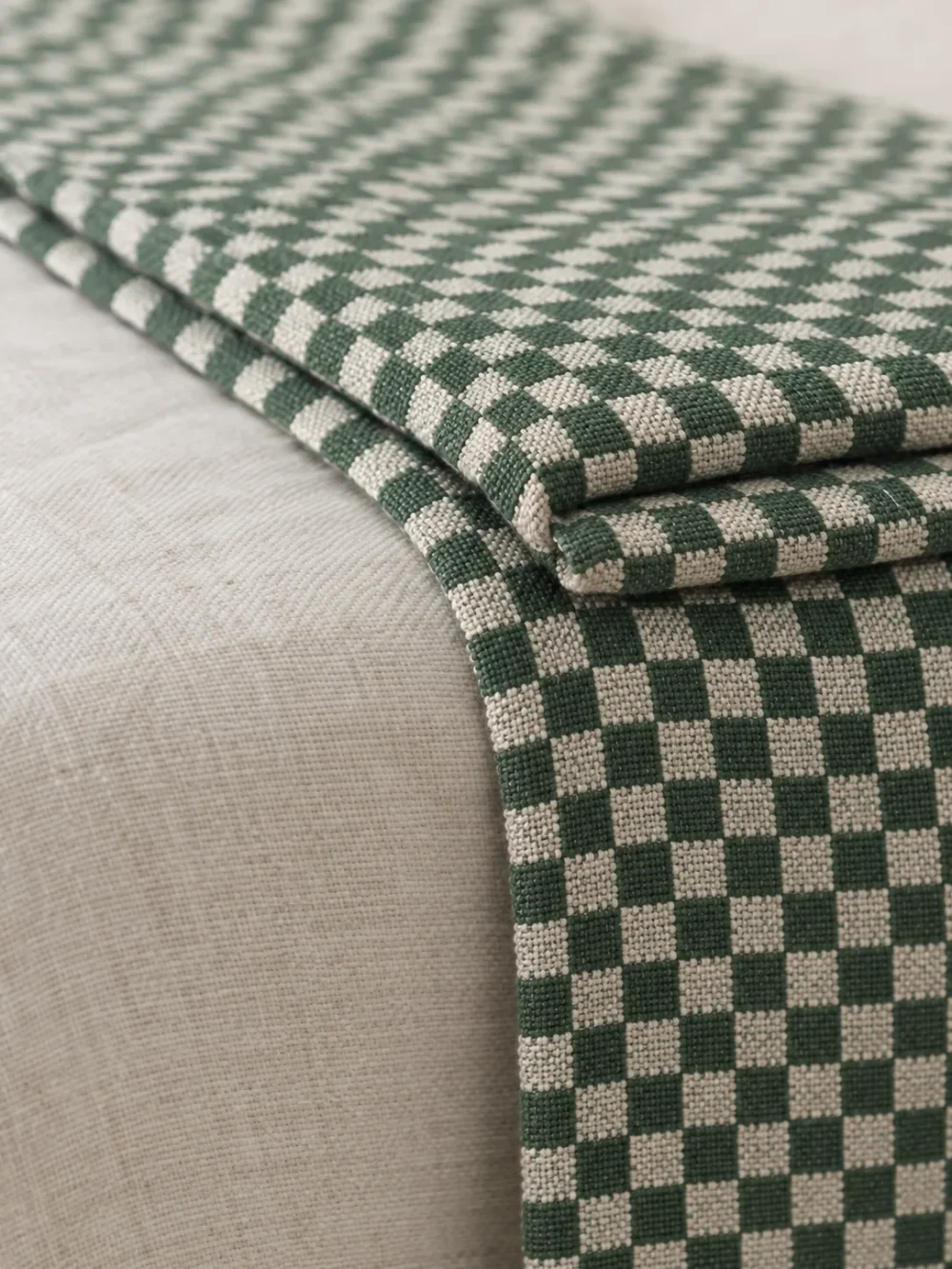 Fell Check Bed Runner in Fjord, close-up of the end and edge