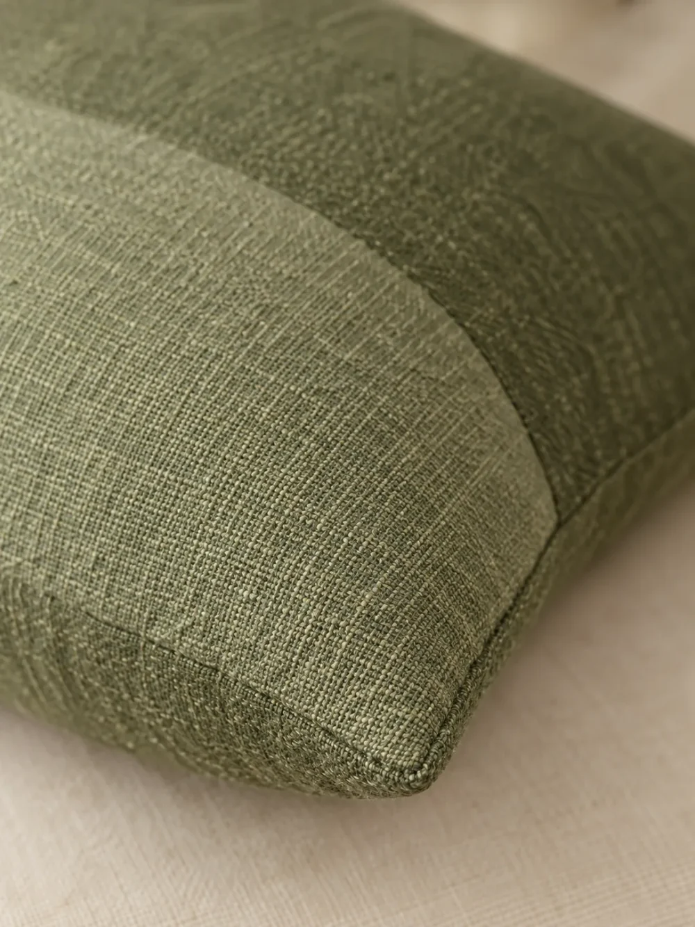 Shoal Patch Cushion Cover in Moss, close-up of the weave and edge