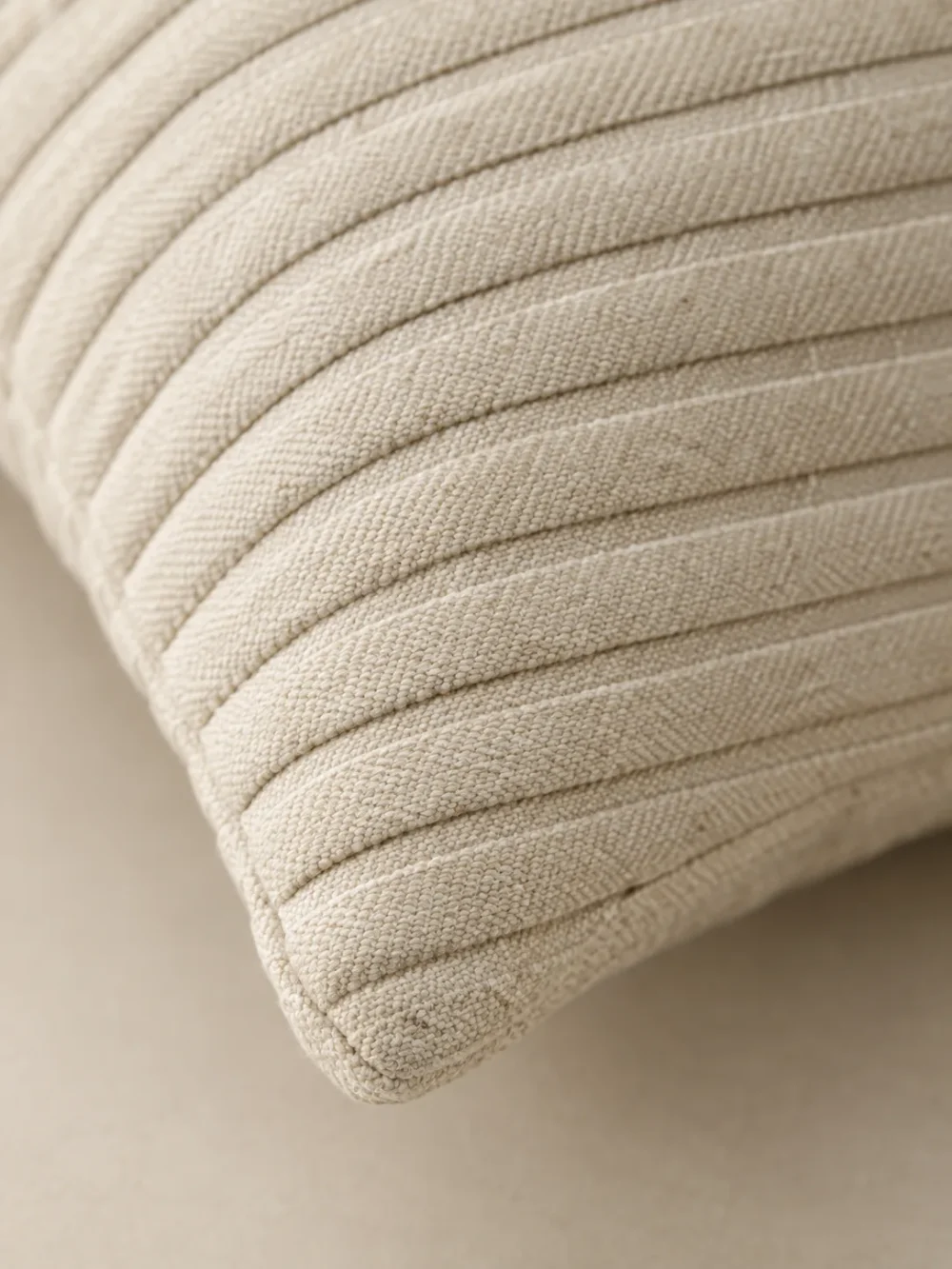 Tide Rib Cushion Cover in Oat, close-up of the weave and edge